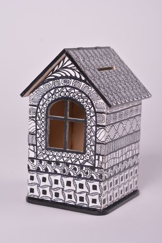 Alcancía de madera hucha hecha a mano con forma de casa regalo original - MADEheart.com