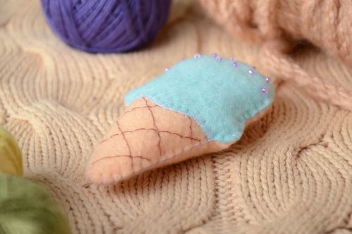 Schöner weicher handgemachter Stoff Kühlschrankmagnet Eis aus Filz - MADEheart.com