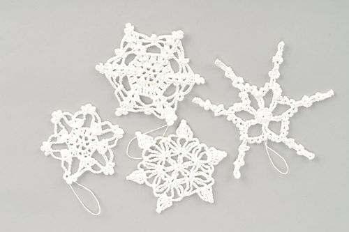 O conjunto de decorações artesanais Flocos de neve - MADEheart.com