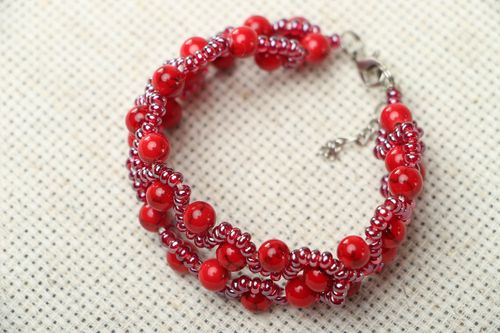 Bracelet rouge en perles de rocaille et corail - MADEheart.com