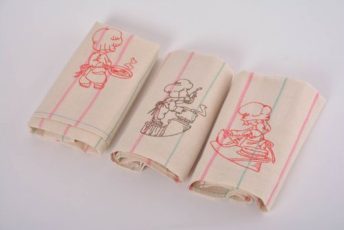 Asciugamani da cucina originali fatti a mano di stoffa naturale con ricamo - MADEheart.com