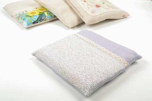 Coussin en coton américain fait main  - MADEheart.com