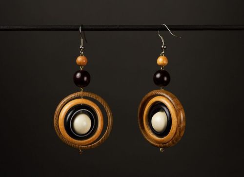 Round wooden earrings - MADEheart.com