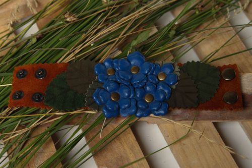 Bracciale in pelle largo fatto a mano accessorio originale braccialetto di moda - MADEheart.com