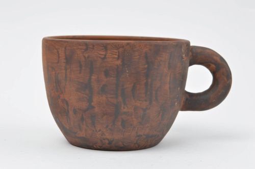 Tasse en argile naturelle écologique faite main marron foncé originale - MADEheart.com