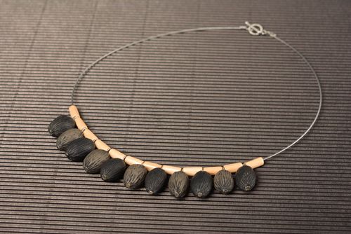Collana con perle fatta a mano accessori originali in argilla polimerica - MADEheart.com