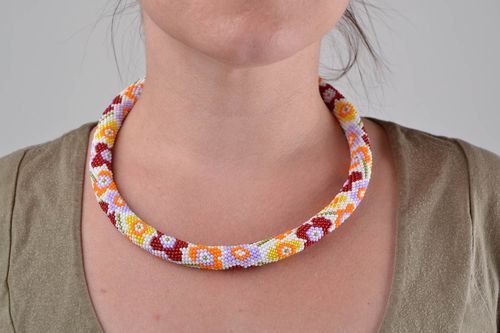 Collana tubolare originale fatta a mano accessorio da donna di perline - MADEheart.com