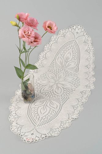 Chemin de table design fait main Déco maison tricotée blanche Cadeau femme - MADEheart.com