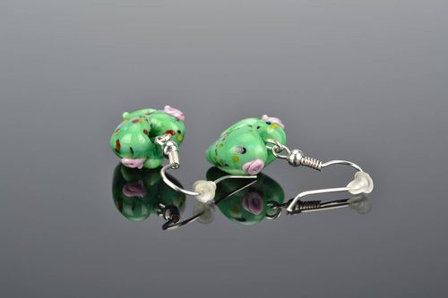 Grüne Ohrringe aus Glas - MADEheart.com