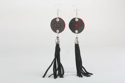 Boucles doreilles artisanales avec glands - MADEheart.com