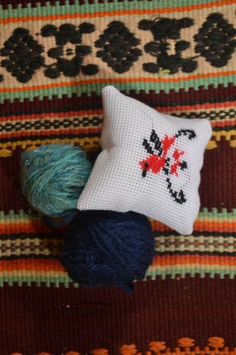 Pin cushion handmade home decor needle holder needle case gifts for mom - MADEheart.com