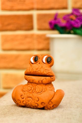 Figurina fatta a mano statuina in ceramica souvenir animaletto in terracotta - MADEheart.com