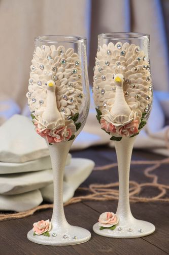 Schöne Sektgläser für Brautpaar 2 Stück 200 ml Künstlerarbeit handmade - MADEheart.com