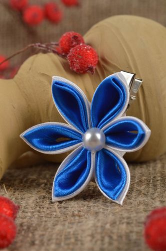 Pinza de pelo artesanal accesorio para niña regalo original Flor azul kanzashi - MADEheart.com
