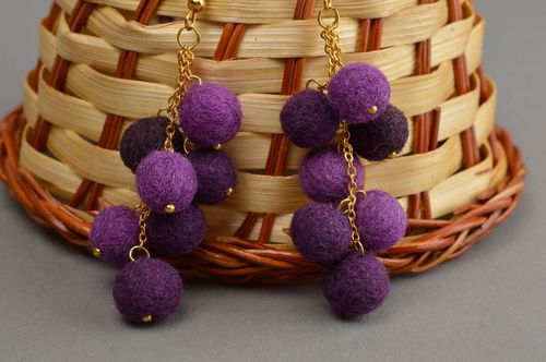 Фиолетовые серьги в технике валяния из шерсти ручной работы дизайнерские для дам - MADEheart.com