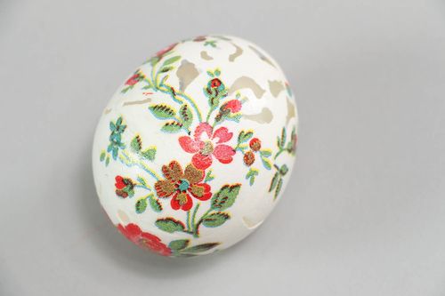 Egg with drawing and carving - MADEheart.com
