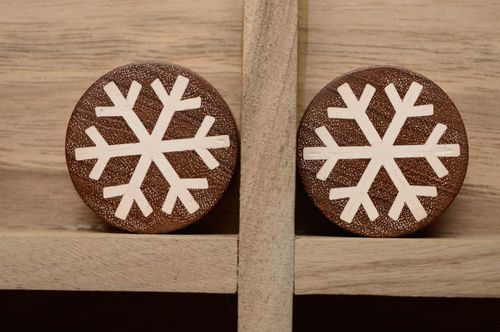 Handmade wooden plug earrings with engraving - MADEheart.com