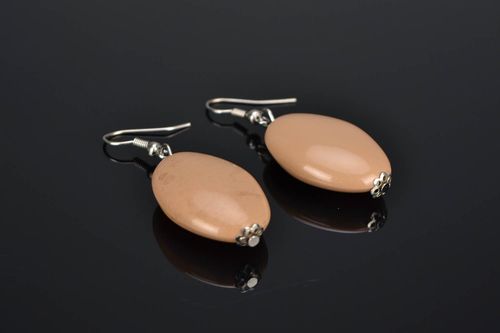 Boucles doreilles de perles plastiques faite main - MADEheart.com