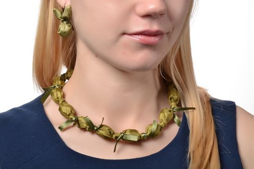 Collar y pendientes hechos a mano de tela - MADEheart.com