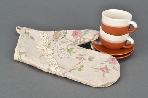Handmade oven mitten - MADEheart.com