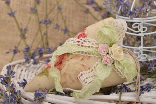 Интерьерная подвеска сердце с цветами с запахом ванили тектсильное ручной работы - MADEheart.com