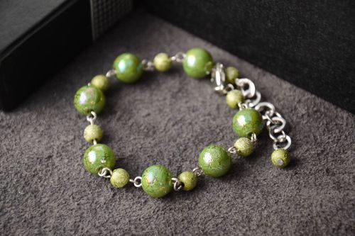 Pulsera de moda artesanal de color verde brazalete para mujer regalo original - MADEheart.com