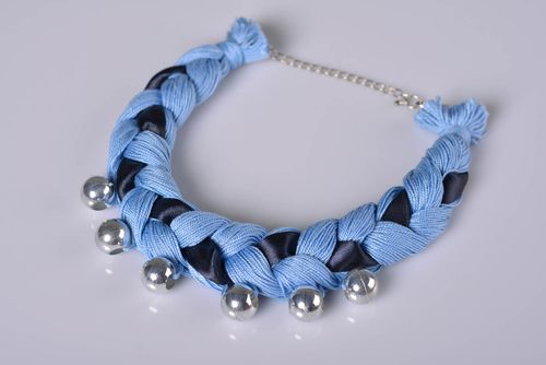 Collana tessile con perline fatta a mano originale di moda bigiotteria da donna - MADEheart.com