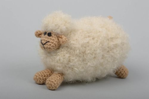 Jouet fait main Peluche brebis Jouet enfant blanc petit tricoté acrylique - MADEheart.com