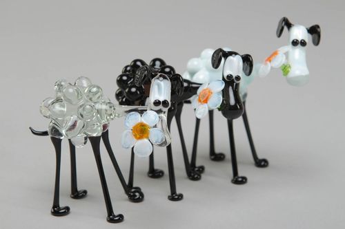 Ensemble de figurines miniatures en verre au chalumeau faites main Trois brebis - MADEheart.com
