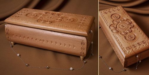 Caja tallada en madera - MADEheart.com