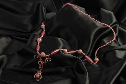 Колье на шею ручной работы элитная бижутерия розовая дизайнерское украшение - MADEheart.com