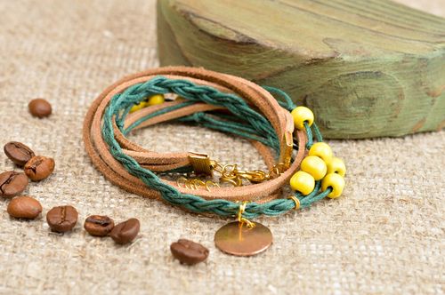 Grün braunes Wildleder Armband handmade Designer Schmuck Frauen Accessoire  - MADEheart.com