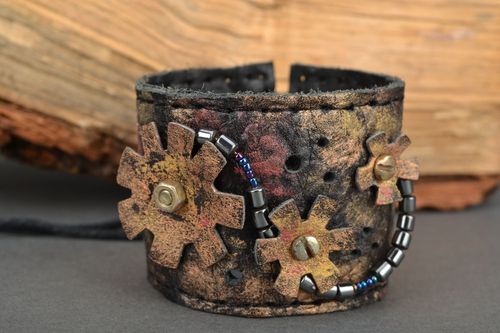 Handmade leather bracelet - MADEheart.com