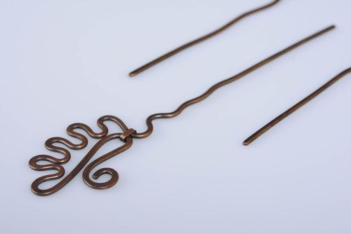 Металлическая заколка для волос из меди в технике wire wrap ручной работы - MADEheart.com
