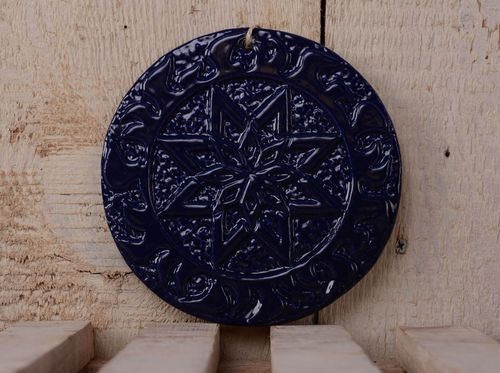 Prato de argila decorativo pingente de parede para decoração do interior em estilo étnico Alatyr - MADEheart.com