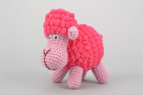 Вязаная игрушка Розовый барашек  - MADEheart.com