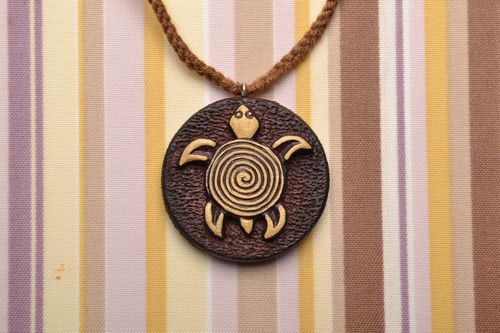 Wooden pendant Turtle - MADEheart.com