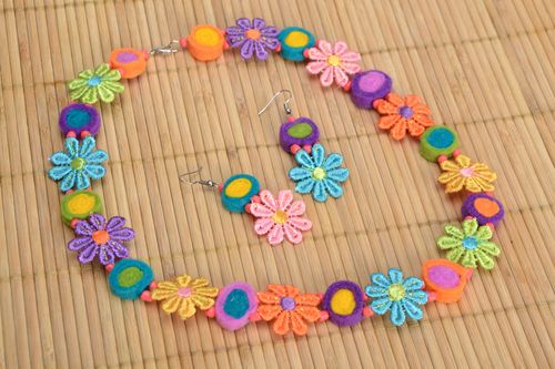 Handgemachtes Schmuck Set aus Filz - MADEheart.com