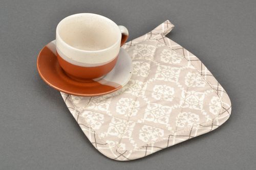 Square pot holder with eyelet - MADEheart.com