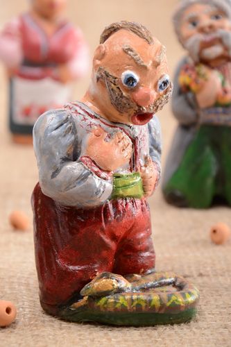 Bemalte Deko Statuette aus Ton im Volksstil handgeschaffen Ethno Dekor grell  - MADEheart.com