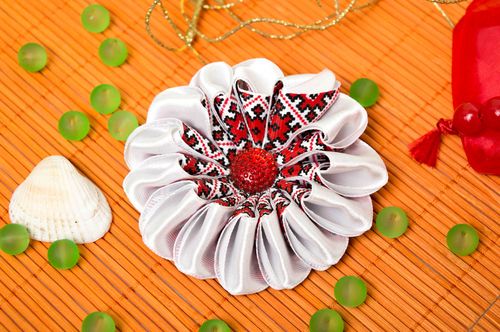 Barrette cheveux fait main Accessoire coiffure fleur blanc-rouge Cadeau fille - MADEheart.com