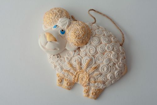 Suspension déco en argile originale Mouton - MADEheart.com