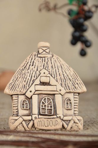 Imán de nevera cerámico cubierto con barniz artesanal original Hogar paterno  - MADEheart.com