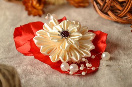 Kanzashi flower hair clip - MADEheart.com