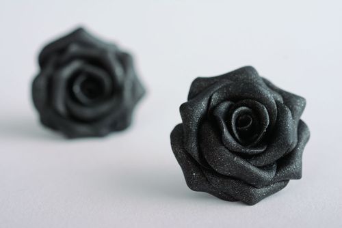 Plastic stud earrings Black Rose - MADEheart.com
