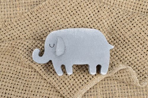 Broche de madera elefante hecho a mano accesorio de moda regalos original - MADEheart.com