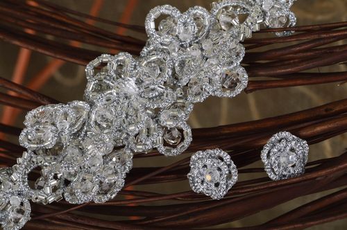 Set of 2 handmade jewels woven of threads and beads stud earrings and necklace - MADEheart.com