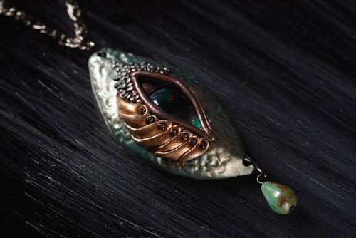 Colgante hecho a mano de arcilla polimérica bisutería artesanal regalo original - MADEheart.com