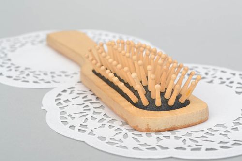 Light wooden comb - MADEheart.com