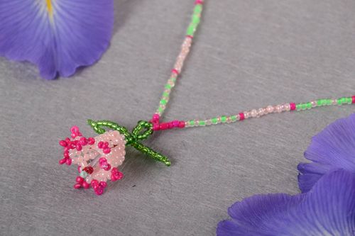 Ciondolo in perline fatto a mano pendente originale accessorio da bambina - MADEheart.com